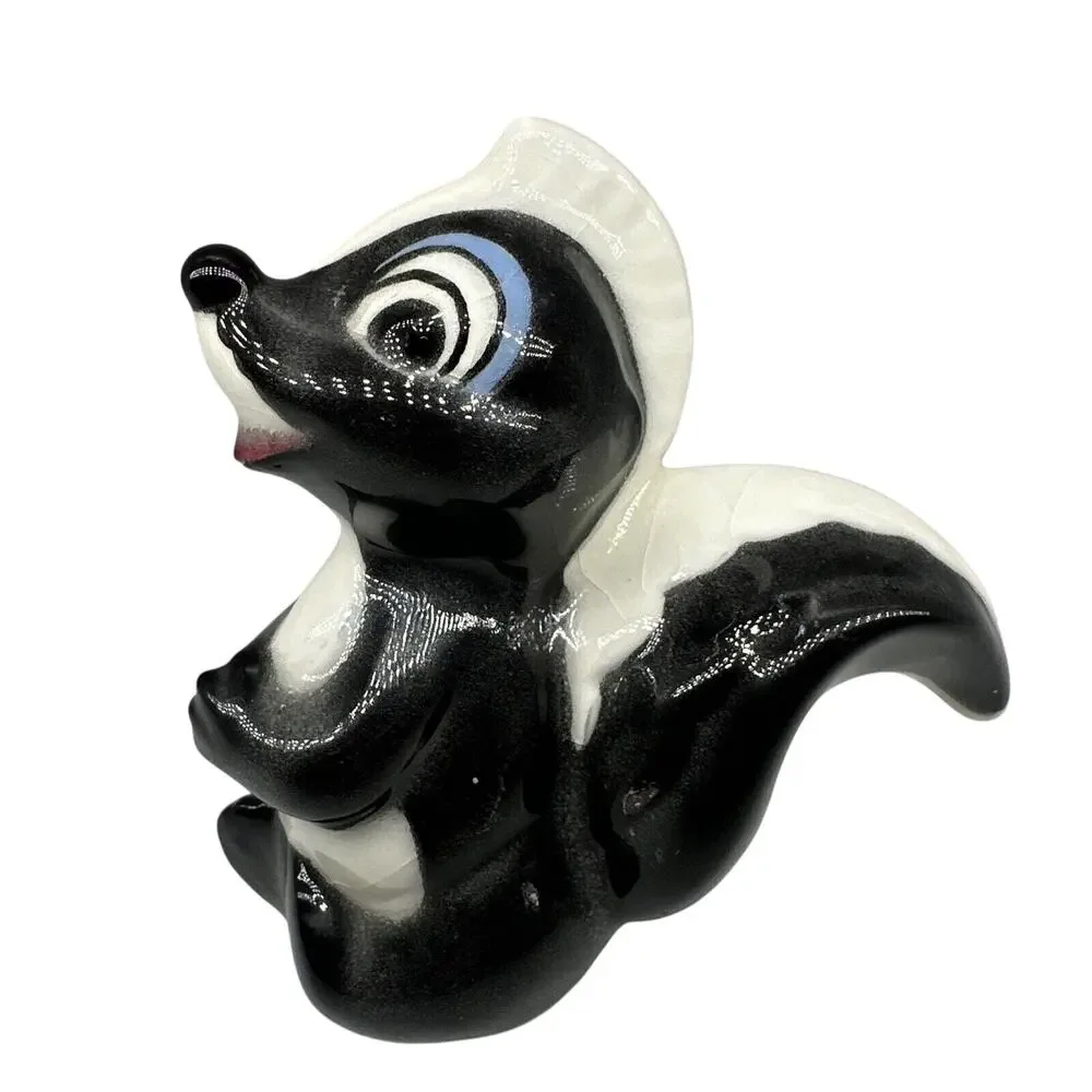 Vintage Disney Productions Flower Skunk From Bambi Parks Souvenir Ceramic Figure